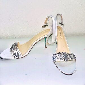Betsy Johnson White sparkly sandals. SZ 11